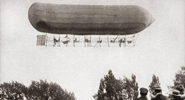 RECORD DATE NOT STATED The Barton-Rawson Airship leaving Alexandra Palace. The Barton-Rawson Airship leaving Alexandra Palace, London, England in 1905 on its first and unsuccessful flight. From The Pageant of the Century, published 1934. Copyright: KenxWelshx xDesignxPics 902_05_13262819HighRes