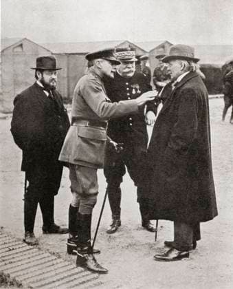 RECORD DATE NOT STATED M. Albert Thomas, French Minister of Munitions, Sir Douglas Haig and General Joffre in conversation with Mr. Lloyd George. From left to right, M. Albert Thomas, French Minister of Munitions, Sir Douglas Haig and General Joffre in conversation with Mr. Lloyd George during his visit to the Somme Front during World War One. From The War Memoirs of David Lloyd George, published 1933. Copyright: KenxWelshx xDesignxPics 902_05_2430154HighRes