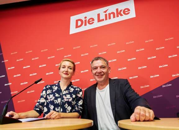 Bilder des Jahres 2024, News 10 Oktober News Themen der Woche KW43 News Bilder des Tages Ines Schwerdtner und Jan van Aken EUR,Deutschland, Berlin: Doppelspitze: Vorsitzende der Partei Die Linke Ines Schwerdtner (li) und Jan van Aken (re) während ihrer ersten gemeinsamen PK im Karl-Liebknecht-Haus in Berlin-Mitte. *** Ines Schwerdtner and Jan van Aken EUR,Germany, Berlin Dual leadership Chairwoman of the Left Party Ines Schwerdtner left and Jan van Aken right during their first joint press conference at the Karl Liebknecht Haus in Berlin Mitte