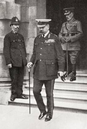 RECORD DATE NOT STATED Lord Kitchener leaving the War Office. Lord Kitchener leaving the War Office, London, England to face his critics, June 1916. Field Marshal Horatio Herbert Kitchener, 1st Earl Kitchener, 1850 . Copyright: KenxWelshx xDesignxPics 902_05_2430711HighRes