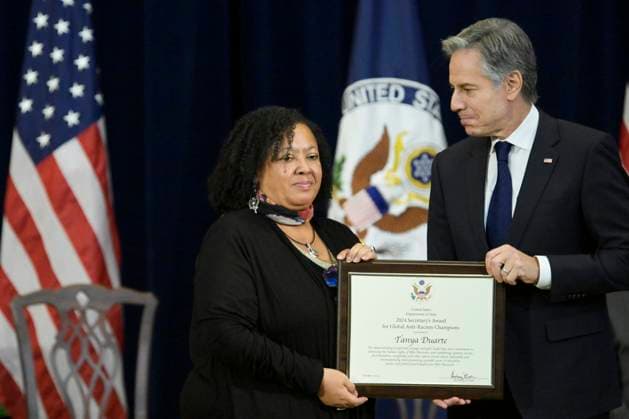 News Bilder des Tages DC: Sec Blinken hold a Secretary of State s Award for Global Anti Racism Champions ceremony US State Department Secretary Antony Blinken awards Afro-Mexican feminist Tanya Duarte during a Secretary of State s Award for Global Anti-Racism Champions ceremony at State Department Headquarters in Washington DC, USA, on October 21, 2024. WASHINGTON DC USA  Copyright: xLeninxNollyx originalFilename: nollyaraujo-dcsecbli241021_np1pI.jpg
