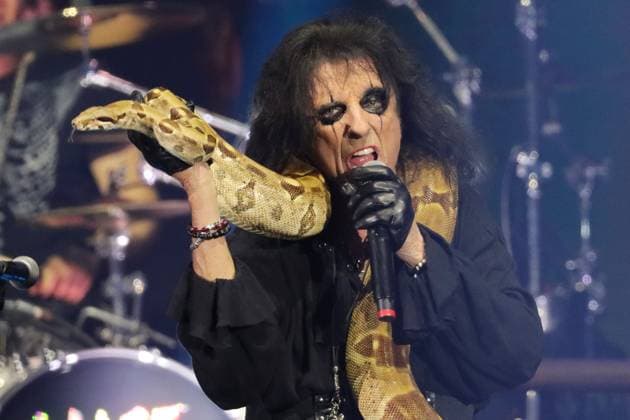 Bilder des Jahres 2024, Entertainment 10 Oktober Entertainment Themen der Woche KW43 Entertainment Bilder des Tages Alice Cooper performing at Eventim Apollo Featuring: Alice Cooper Where: London, United Kingdom When: 22 Oct 2024 Credit: Mark Cavill Cover Images EDITORIAL USE ONLY. NOT FOR USE BY NEWSPAPERS BASED IN THE UK. Copyright: xx coverimg54242592