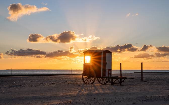 Strand von Borkum, Ostfriesland, Nordsee in Niedersachsen, Deutschland 1100102937