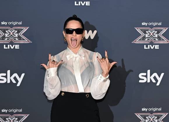 Entertainment Themen der Woche KW43 Entertainment Bilder des Tages Milan: Milan, Italy Live Show of X Factor 2024 photocall judges, presenters and contestants In the photo: Paola Iezzi look Dolce & Gabbana Milan  - ZUMAp169 20241022_zea_p169_574 Copyright: xNickxZonnax
