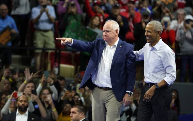 October 22, 2024, Madison, Wisconsin, U.S: Former President BARACK OBAMA (right) and Minnesota Governor TIM WALZ in Madison, Wisconsin after the two delivered remarks while campaigning at the Veteran s Memorial Coliseum, Alliant Energy Center on this first day of early voting. Madison U.S - ZUMAr148 20241022_zap_r148_002 Copyright: xPatxA.xRobinsonx