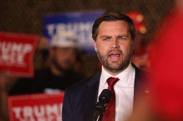 October 22, 2024, Tucson, Arizona, USA: Republican vice presidential candidate JD Vance speaks at a campaign rally on Tuesday, Oct. 22, 2024, in Tucson. Tucson USA - ZUMAs298 20241022_zsp_s298_010 Copyright: xCalvinxStewartx