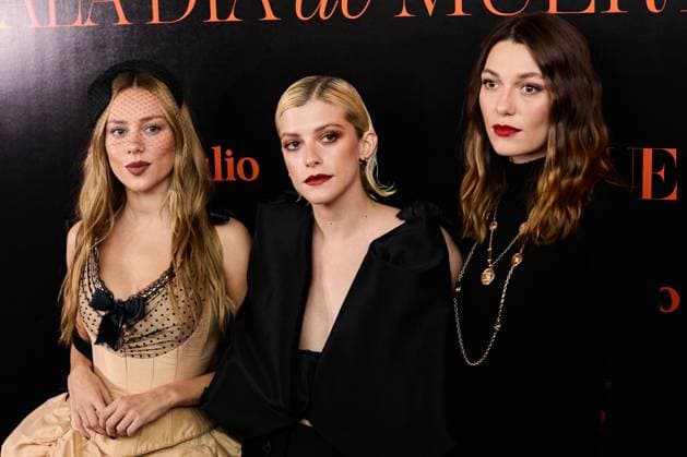 Entertainment Themen der Woche KW43 Entertainment Bilder des Tages Gala Dia De Los Muertos VOGUE 2024 In Madrid Ester Exposito, Malena Villa, and Mathilde Olivier attend the VOGUE Day of the Dead Gala in Madrid, Spain, on October 22, 2024. Madrid Madrid Spain  Copyright: xHazhardxEspinozaxVallejosx originalFilename: espinoza-22102024241022_np0od.jpg