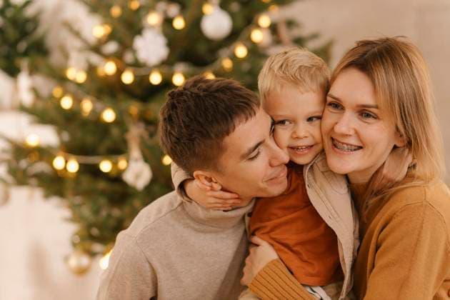 Happy family celebrating Christmas at home model released, Symbolfoto property released, VIVF01440