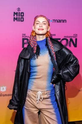Entertainment Bilder des Tages Award - Polyton 2024 Alli Neumann beim Polyton Award 2024 im Ateliers Garden am 23.10.2024 in Berlin. Copyright: xEventpressxKochanx