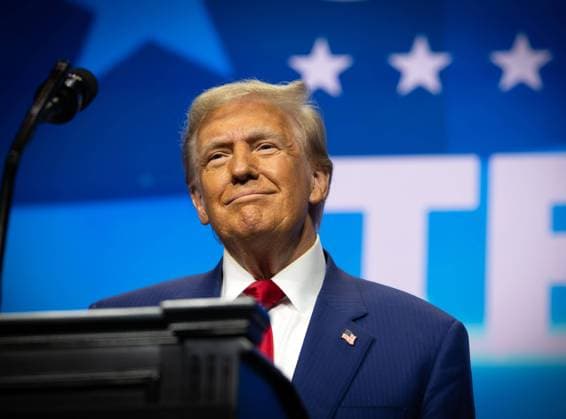 News Bilder des Tages October 23, 2024, Duluth, Georgia, USA: Donald Trump addresses massive crowd of supporters at Gas South Arena Wednesday Duluth USA - ZUMAn03_ 20241023_zaf_n03_023 Copyright: xRobinxRaynex