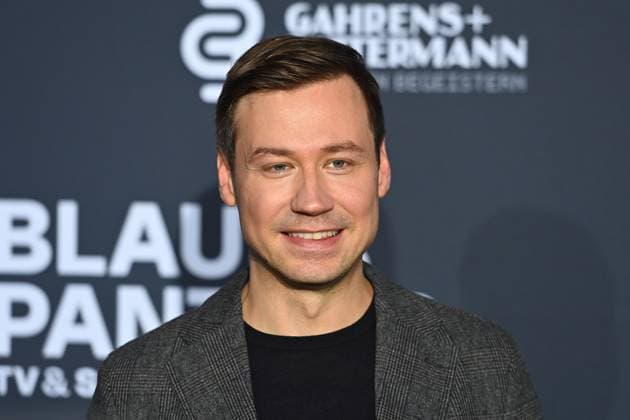David Kross (Schauspieler), Einzelbild,angeschnittenes Einzelmotiv,Portraet,Portrait,Porträt. Roter Teppich,Blauer Panther TV und Streaming Award 2024 am 23.10.2024 in der BMW Welt Muenchen.
