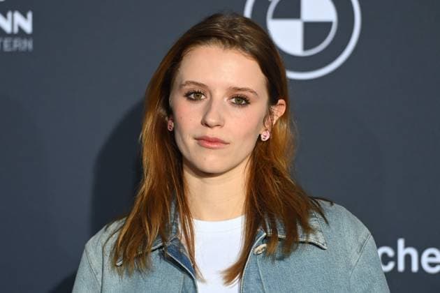 Katharina STARK (Schauspielerin), Einzelbild,angeschnittenes Einzelmotiv,Portraet,Portrait,Porträt. Roter Teppich,Blauer Panther TV und Streaming Award 2024 am 23.10.2024 in der BMW Welt Muenchen.