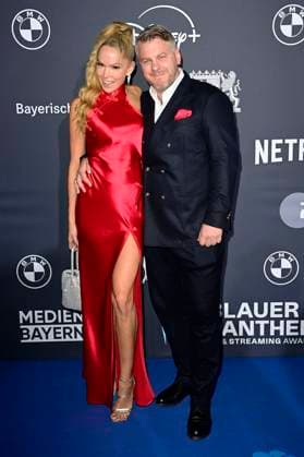 Marvin Kren mit Ehefrau Kirsten Hiller-Kren bei der Verleihung vom Blauer Panther - TV & Streaming Award 2024 in der BMW Welt. München, 23.10.2024
