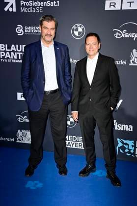 Markus Söder und Dieter Nuhr bei der Verleihung vom Blauer Panther - TV & Streaming Award 2024 in der BMW Welt. München, 23.10.2024