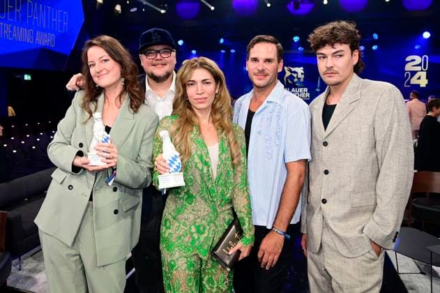 Daphne Ferraro, Martin Schreier, Ceylan Yildirim, Valentin Debler und Justus Riesner bei der Verleihung vom Blauer Panther - TV & Streaming Award 2024 in der BMW Welt. München, 23.10.2024