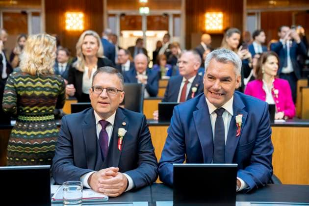 Wien, Österreich. 24. Oktober 2024. August Wöginger und Karl Nehammer beide ÖVP vor konstituierenden Sitzung des neu gewählten Nationalrats im österreichischen Parlament. Vienna *** Vienna, Austria October 24, 2024 August Wöginger and Karl Nehammer both ÖVP before the constituent session of the newly elected National Council in the Austrian Parliament Vienna