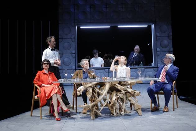 Entertainment Themen der Woche KW43 Wiebke Mollenhauer, Andri Schenardi , Ulrich Matthes, Maren Eggert, Bernd Moss, Deutschland, Berlin, Deutsches Theater, Fotoprobe von Das Dinner, NACH dem Roman von Herman Koch, REGIE András Dömötör, MIT (u.a.) Ulrich Matthes, Maren Eggert, Bernd Moss, Wiebke Mollenhauer, Premiere am 26.10.2024 um 20.00 Uhr, DT Bühne *** Wiebke Mollenhauer, Andri Schenardi , Ulrich Matthes, Maren Eggert, Bernd Moss, Germany, Berlin, Deutsches Theater, photo rehearsal of Das Dinner, AFTER the novel by Herman Koch, DIRECTOR András Dömötör, WITH a.o. Ulrich Matthes, Maren Eggert, Bernd Moss, Wiebke Mollenhauer, premiere on 26 10 2024 at 20 00, DT stage