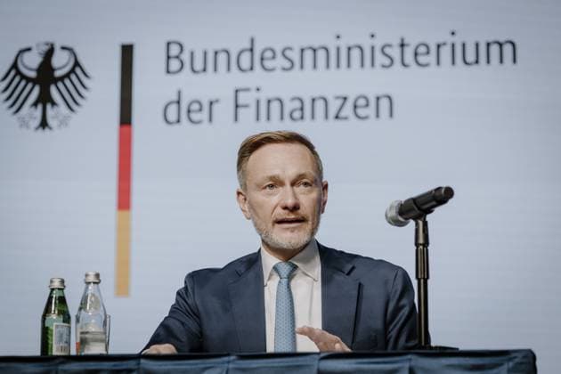 News Themen der Woche KW43 News Bilder des Tages Christian Lindner (FDP), Bundesminister der Finanzen, aufgenommen im Rahmen der Pressekonferenz zur Steuerschaetzung bei der gemeinsamen Jahrestagung von IWF und Weltbank sowie, treffen der G7, G20 FMNBG, IMFC, in Washington, 24.10.2024. Fotografiert im Auftrag des Bundesfinanzministeriums. Washington Vereinigte Staaten von Amerika *** Christian Lindner FDP , Federal Minister of Finance, photographed during the press conference on tax estimation at the joint annual meeting of the IMF and World Bank and, meeting of the G7, G20 FMNBG, IMFC, in Washington, 24 10 2024 Photographed on behalf of the Federal Ministry of Finance Washington United States of America Copyright: xSebastianxRau BMFx