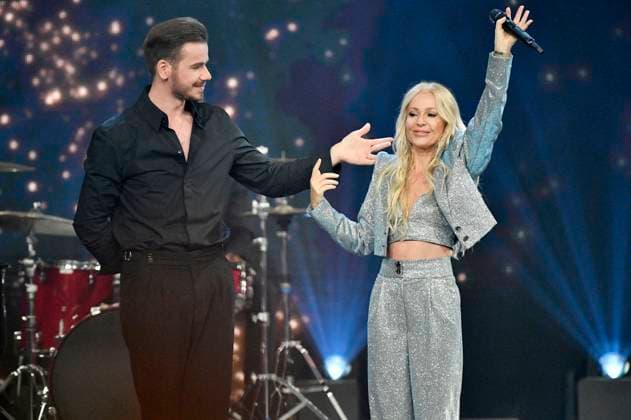 Eric Philippi und Michelle bei der Aufzeichnung der SWR-Unterhaltungsshow Die Beatrice Egli Show im Studio H in Berlin-Adlershof. Berlin, 16.10.2024 *** Eric Philippi and Michelle at the recording of the SWR entertainment show Die Beatrice Egli Show at Studio H in Berlin Adlershof Berlin, 16 10 2024 Foto:xN.xKubelkax xFuturexImagex egli_4181