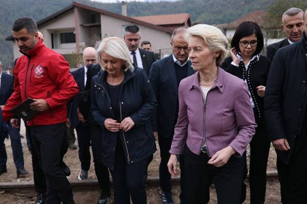 News Themen der Woche KW43 News Bilder des Tages Ursula von der Leyen visited Donja Jablanica where 19 people lost their lives on October 4 during the floods The Chairperson of the BiH Council of Ministers, Borjana Kristo and the President od the European Commision Ursula von der Leyen visited Donja Jablanica on October 24, 2024 in Jablanica, Bosnia and Herzegovina. The floods and landslides that occured on october 4 hit Donja Jablanica the hardest where 19 people died.  DenisxKapetanovic PIXSELL