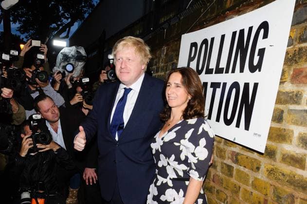 Boris Johnson at the polling station with his wife Marina. He raises his thumb halfway London Brexit referendum, 2016-06-23 (c) VAN DEN BERG PETER Aftonbladet IBL Bildbyra * * * EXPRESSEN OUT * * * AFTONBLADET 3790 London England politik, Storbritannien x2512x  Copyright: xPeterxvanxdenxBerg Aftonbladet TTx London Brexit referendum, 2016-06-23