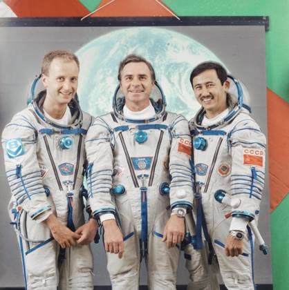 Moscow Region, USSR. The international backup crew consisting of honored test pilot, cosmonaut-researcher Talgat Musabaev, Hero of the Soviet Union, backup crew mission commander, pilot-cosmonaut of the USSR Alexander Viktorenko and cosmonaut-researcher, citizen of Austria Clemens Lothaller (L-R) poses for a photo during a pre-flight preparation at the Research and Scientific Testing Center for Cosmonaut Training named after Yu. Gagarin. Albert Pushkarev TASS  18859573