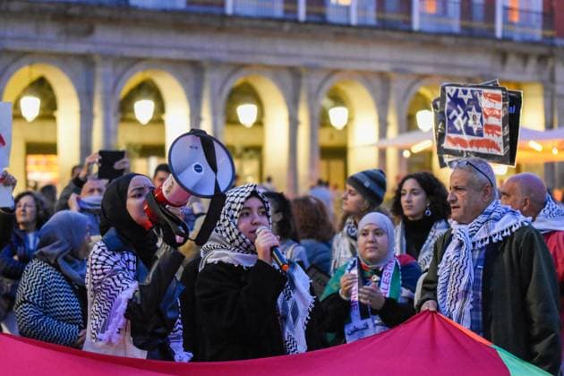 News Themen der Woche KW43 News Bilder des Tages October 25, 2024, Madrid, Madrid, SPAIN: Global action in the Plaza Mayor of Madrid against the genocide in Gaza Madrid SPAIN - ZUMAz108 20241025_znp_z108_013 Copyright: xRichardxZubelzux