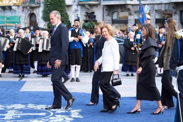 25-10-2024 Gala Princess Leonor and Queen Letizia and King Felipe and Princess Sofia and Queen Sofia during the 2024 Princess of Asturias awards ceremony at the Campoamor theater in Oviedo. The Princess of Asturias Awards are presented annually to individuals or organizations from around the world for their achievements in science, arts, literature, humanities, and sports. No Spain Â  Copyright: xPPEx