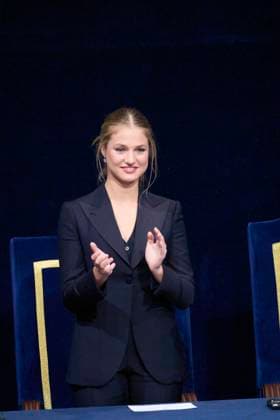 Princesa de Asturias Awards 2024 - Ceremony Gala Crown Princess Leonor attends Ceremony Gala during Princess of Asturias Awards 2024 at Campoamor Theatre on October 25, 2024 in Oviedo, Spain Photo by IMAGO MPG Oviedo Campoamor Theatre Asturias Spain  Copyright: xMPGx