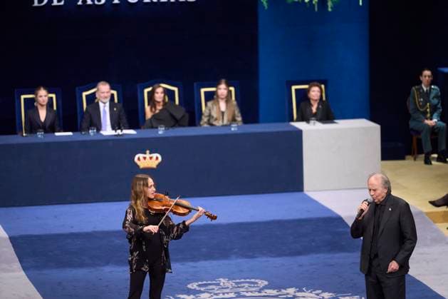 Princesa de Asturias Awards 2024 - Ceremony Gala King Felipe VI of Spain, Queen Letizia of Spain, Crown Princess Leonor, Princess Sofia, Joan Manuel Serrat, Princess of Asturias Award 2024 for Arts attends Ceremony Gala during Princess of Asturias Awards 2024 at Campoamor Theatre on October 25, 2024 in Oviedo, Spain Photo by IMAGO MPG Oviedo Campoamor Theatre Asturias Spain  Copyright: xMPGx