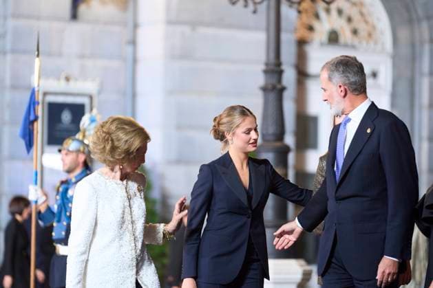Princesa de Asturias Awards 2024 - Leave the Ceremony King Felipe VI of Spain, Crown Princess Leonor, The former Queen Sofia leave the Campoamor Theatre for the Ceremony during Princess of Asturias Awards 2024 on October 25, 2024 in Oviedo, Spain Photo by IMAGO MPG Oviedo Campoamor Theatre Asturias Spain  Copyright: xMPGx