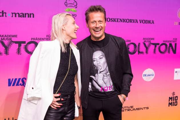 Polyton, Preisverleihung in den Atelier Gardens, Berlin, 23.10.2024 Franziska Hippe und Roman Knizka auf dem Roten Teppich vor der Preisverleihung des Polyton 2024 in den Berliner Atelier Gardens am 23.10.2024. Die Auszeichnung findet seit 2023 statt und ist ein Nachfolger des Musikpreises Echo. Berlin Atelier Gardens Copyright: xBenxKriemannx
