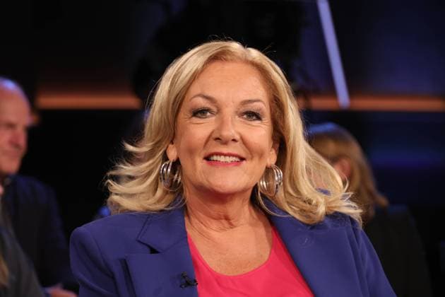 Bettina Tietjen moderiert die NDR Talk Show, Fototermin am 25.10.2024 im Fernsehstudio Hamburg Lokstedt vor der Sendung im 3. Programm des NDR Fernsehen *** Bettina Tietjen hosts the NDR Talk Show, photo session on 25 10 2024 in the Hamburg Lokstedt television studio before the broadcast on the 3 program of NDR television
