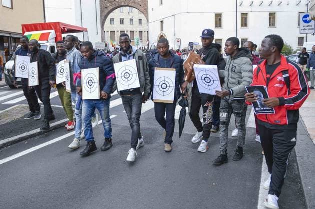 Bilder des Jahres 2024, News 10 Oktober News Themen der Woche KW43 News Bilder des Tages foto IPP Mirko Barbieri verona 26.10.2024 manifestazione della comunitÃ del Mali in sostegno di Moussa Diarra ucciso a Verona da un poliziotto *** IPP photo Mirko Barbieri verona 26 10 2024 Malian community demonstration in support of Moussa Diarra killed in Verona by a policeman 