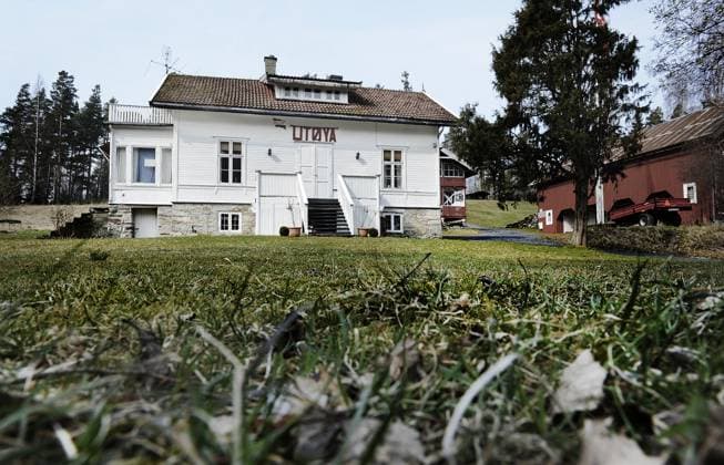 Tillbaka till Utöya samtidigt som rättegangen mot Anders Behring Breivik pagar i Oslo. Terrordadet i Norge. Anders Behring Breivik utförde den 22 juli 2011 ett bombattentat utanför Höyblockken i centrala Oslo där atta personer dör. Sedan aker han till AUF-lägret pa Utöya och skjuter ihjäl 69 personer. 2012-04-21 (c) Peter Wixtröm Aftonbladet IBL Bildbyra * * * EXPRESSEN OUT * * * AFTONBLADET 85326 ***EXPRESSEN OUT*** Norge x2512x  Copyright: xPeterxWixtröm Aftonbladet TTx utÂöja-10