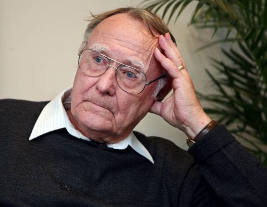 Ingvar Kamprad, Senior advisor och grundare av möbelvaruhuset IKEA. Pa första IKEA varuhuset i Älmhult. Fundersam, allvarlig 2008-10-27 (c) FERNVALL LOTTE Aftonbladet IBL Bildbyra * * * EXPRESSEN OUT * * * AFTONBLADET 3226 Älmhult Sverige x2512x  Copyright: xLottexFernvall Aftonbladet TTx