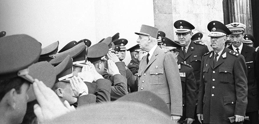 0595690638 ElComercioPeru LIMA 26 DE SETIEMBRE DE 1964 PRESIDENTE DE FRANCIA CHARLES DE GAULLE VISITA CENTRO DE INSTRUCCION MILITAR DE PERU FOTO EL COMERCIO LIMA LIMA PeroÂº EDITORIAL USE ONLY *** 0595690638 ElComercioPeru LIMA 26 SEPTEMBER 1964 PRESIDENT OF FRANCE CHARLES DE GAULLE VISITS PERUS MILITARY INSTRUCTION CENTER PHOTO EL COMERCIO LIMA LIMA ButÂº EDITORIAL USE ONLY  Copyright: xGDA ElxComercio PeroÂºx-xTodosxlosxderechosxreservados.xProhibidoxelxusoxoxreproducci&oacute;nxdexestaximagenxenxPeroÂºx ELxCOMERCIOx peelcomerciopic045628