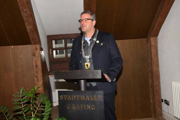 Im Rathaus -Christian Bauer Buergermeister Stadt Grafing Grafing Stadt Bayern 27.10.2024 Rathaus Marktplatz Leonhardifahrt Leonhardikirche Pferdesegnung Standkonzert Glonner Musi Stadtkapelle Grafing Grafing