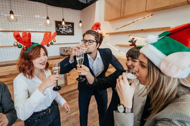 Happy colleagues in office celebrate special event. Happy colleagues in office celebrate special event together, smiling diverse work team have fun laugh. Friendship concept ,model released, Symbolfoto Copyright: xZoonar.com OleksiixHrecheniukx 15409678 ,model released, Symbolfoto ,property released