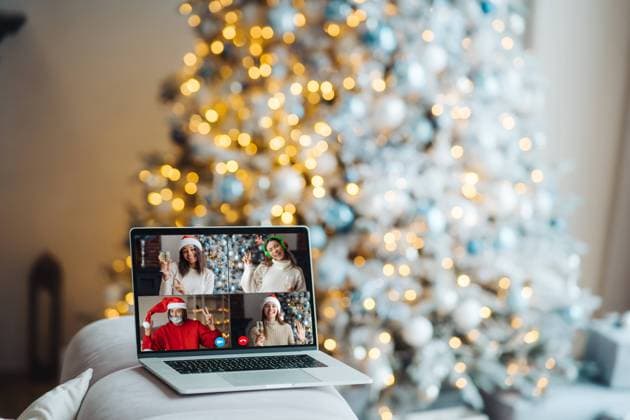 Laptop with people on the screen. friends wish happy new year Laptop with people on the screen. friends wish happy new year. The concept of celebrating new year and Christmas under coronavirus restrictions. holiday in quarantine ,model released, Symbolfoto Copyright: xZoonar.com OleksiixHrecheniukx 16518459 ,model released, Symbolfoto ,property released