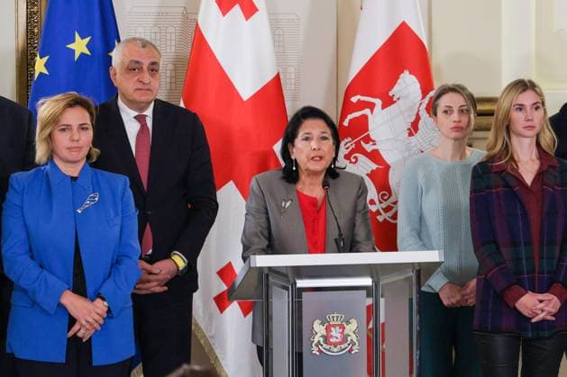News Themen der Woche KW43 News Bilder des Tages GEORGIA, TBILISI - OCTOBER 27, 2024: Georgia s President Salome Zourabichvili (C) gives a press conference following Georgia s 2024 parliamentary election. The Georgian Dream - Democratic Georgia Party wins 54.08% of the vote. Opposition parties dispute the result. Alexander Patrin TASS  75435516