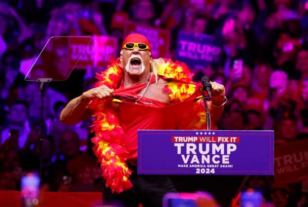 Bilder des Jahres 2024, News 10 Oktober News Themen der Woche KW43 American retired professional wrestler Hulk Hogan arrives to speak before President Donald J. Trump speaks at a rally at Madison Square Garden in New York City on Sunday, October 27, 2024.  NYP20241027124 JohnxAngelillo