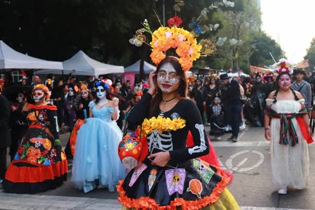 Mega Parade of Catrinas 2024 People dressed up as catrinas and made up as skulls taking part during the Mega Parade of Catrinas 2024, on the occasion of Day of the Dead celebrations at Reforma avenue. on October 27, 2024 in Mexico City, Mexico. (Photo by Carlos Santiago Eyepix Group) Copyright: xCarlosxSantiago xEyepixxGroupx CS_27102024_133975
