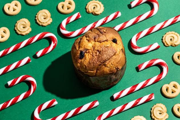 Delicious Christmas sweets including a panettone, candy canes, and butter cookies arranged artistically on a vibrant green background, adding a festive look to seasonal celebrations. Model Released AlexSalcedo_ID24525_711107_024 Copyright: xAlexxSalcedox RECORD DATE NOT STATED