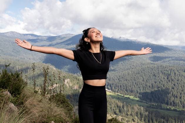 Creative Highlights Symbolfotos A joyous woman with arms spread wide embraces the picturesque landscape of Cumbres del Ajusco, Mexico City She enjoys a serene moment against a backdrop of dense forests and mountains Model Released EduardoGavira_ID24454_708787_006 Copyright: xEduardoxGavirax RECORD DATE NOT STATED