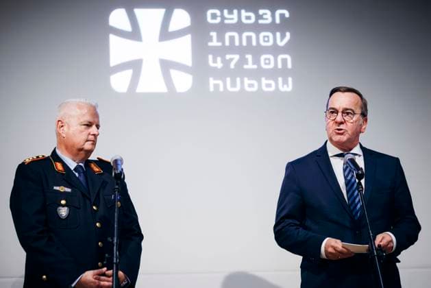 Bilder des Jahres 2024, News 10 Oktober News Bilder des Tages Boris Pistorius (SPD), Bundesminister der Verteidigung, aufgenommen im Rahmen eines Besuchs des Cyber Innovation Hub der Bundeswehr (CIHBw) in Berlin, 28.10.2024. Berlin Deutschland *** Boris Pistorius SPD , Federal Minister of Defense, taken during a visit to the Cyber Innovation Hub of the Bundeswehr CIHBw in Berlin, 28 10 2024 Berlin Germany Copyright: xFelixxZahnx