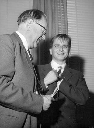 Stockholm 1958-09-22 Statsminister Tage Erlander (S) med sekreterare Olof Palme pa valvaka Stockholm Sverige x12014x  Copyright: xJohnxKjellström SvD TTx VAL1958 ERLANDER-PALME