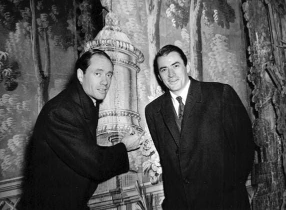 Stockholm 1953-01-17 Skadespelarna Gregory Peck (th) och Mel Ferrer besöker Drottningholms slottsteater Stockholm Sverige x12014x  Copyright: xSvD TTx PECK OCH FERRER STOCKHOLM