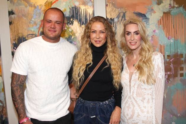 Entertainment Themen der Woche KW44 Entertainment Bilder des Tages Paul Jolig, Jenny Elvers und Juliane Golbs bei der Juliane Golbs Vernissage am 28.10.2024 im AEZ Alstertaler Einkaufszentrum in Hamburg Juliane Golbs Vernissage im AEZ in Hamburg *** Paul Jolig, Jenny Elvers and Juliane Golbs at the Juliane Golbs vernissage on 28 10 2024 at the AEZ Alstertaler Einkaufszentrum in Hamburg Juliane Golbs vernissage at the AEZ in Hamburg 