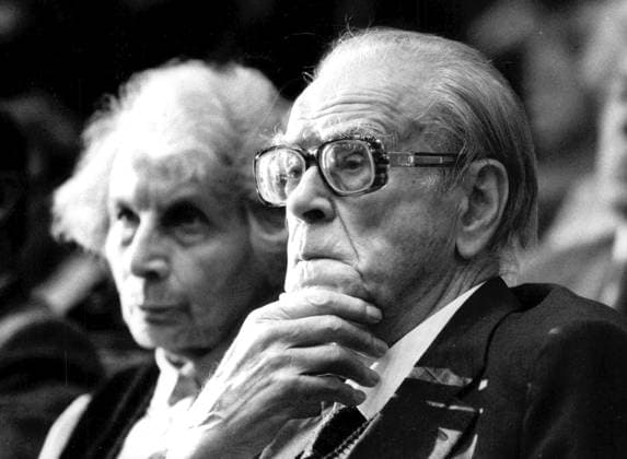 Stockholm 1984-09-15 Förre statsministern Tage Erlander med hustrun Aina vid Socialdemokraternas partikongress Stockholm Sverige PER x12014x  Copyright: xPaoloxRodriguez SvD TTx TAGE OCH AINA ERLANDER